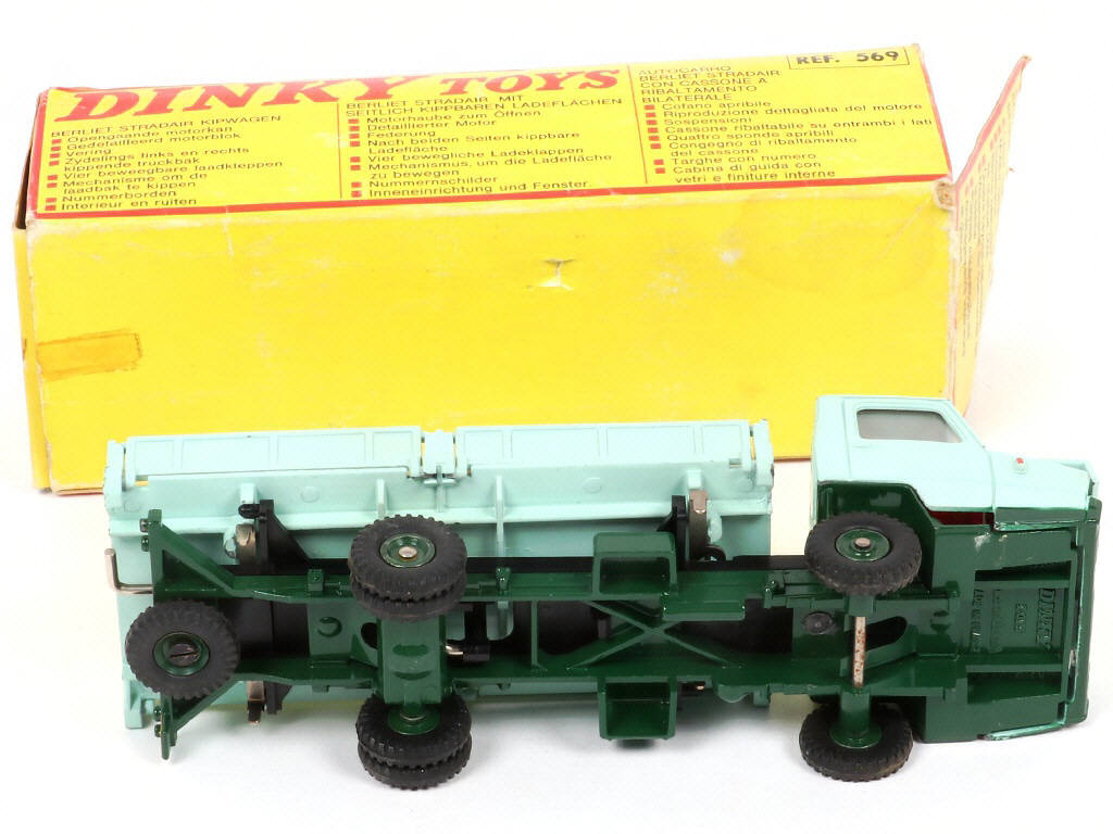 Lot 271 - DINKY TOYS (FRANCE) (1)