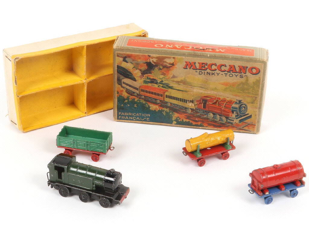 Lot 253 - DINKY TOYS (FRANCE) (1)