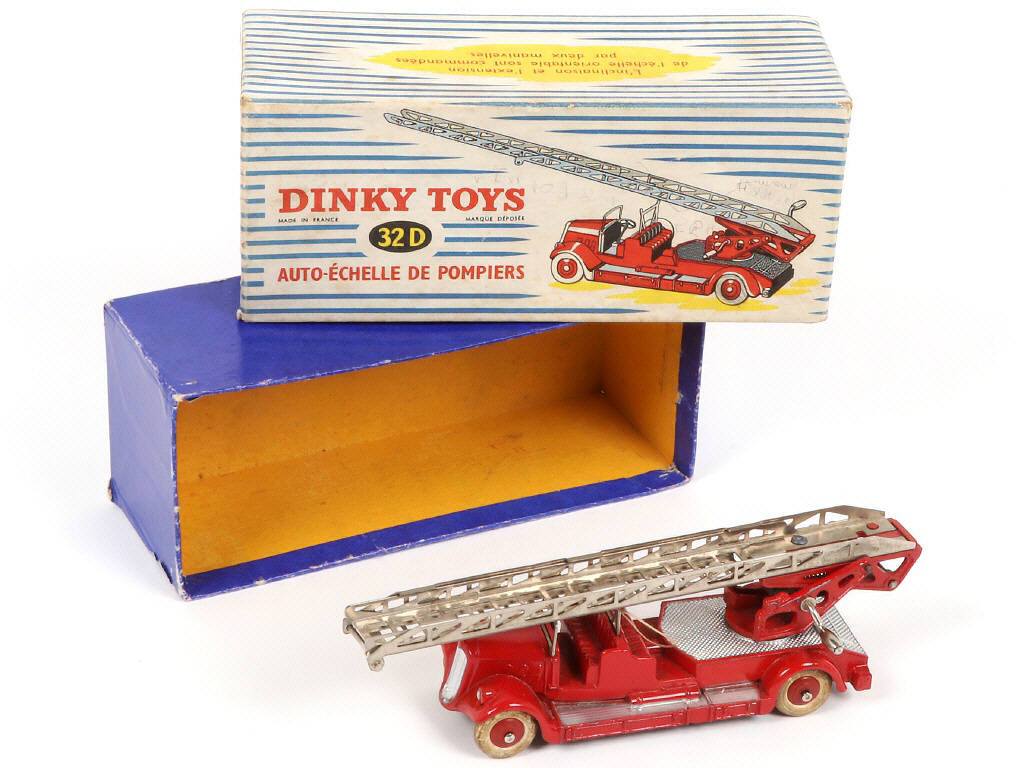 Lot 308 - DINKY TOYS (FRANCE) (3)