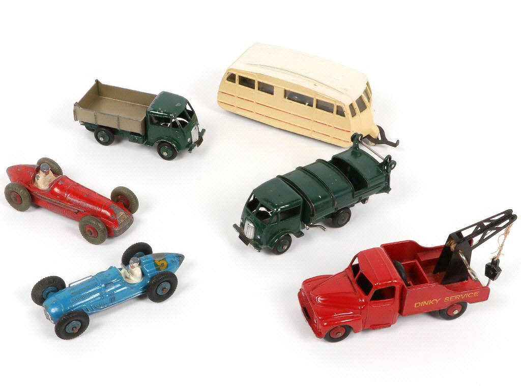 Lot 317 - DINKY TOYS (FRANCE) (6)