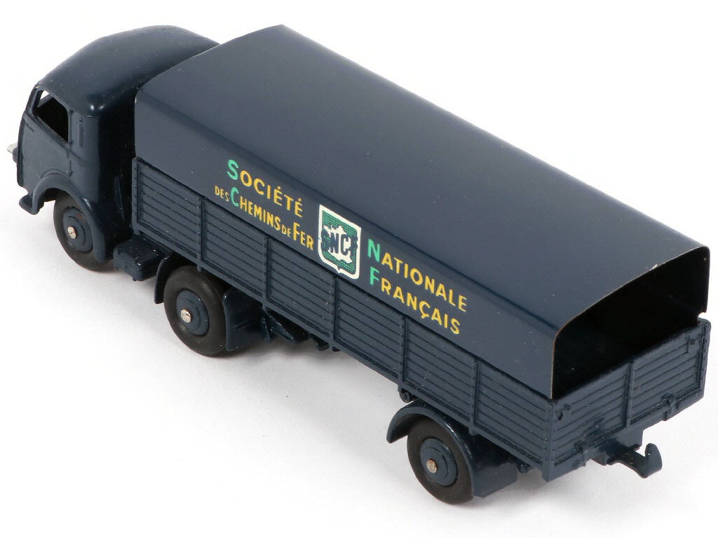 Lot 265 - DINKY TOYS (FRANCE) (1)