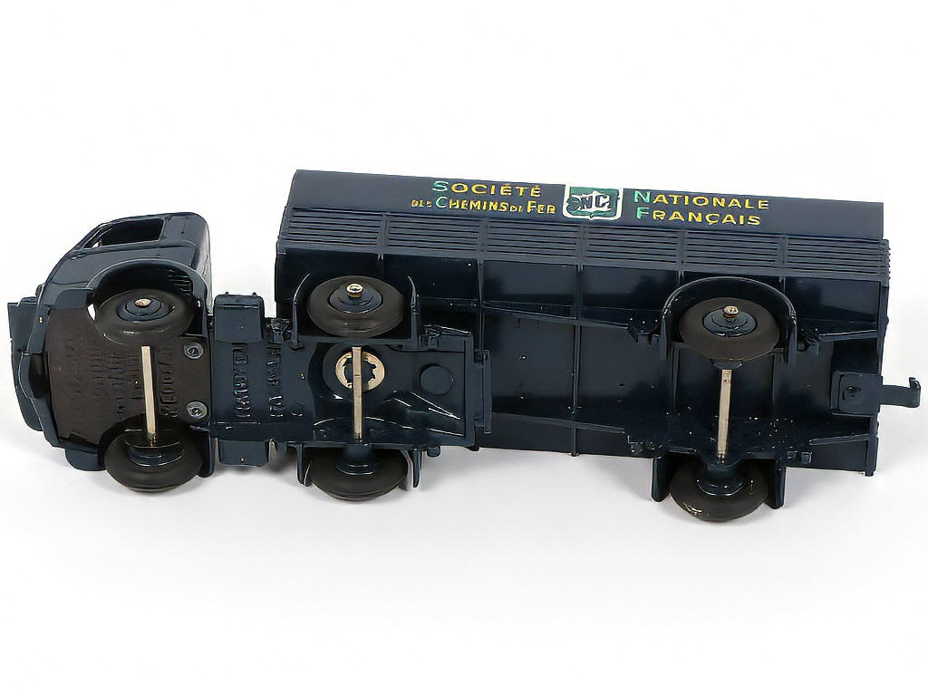 Lot 265 - DINKY TOYS (FRANCE) (1)