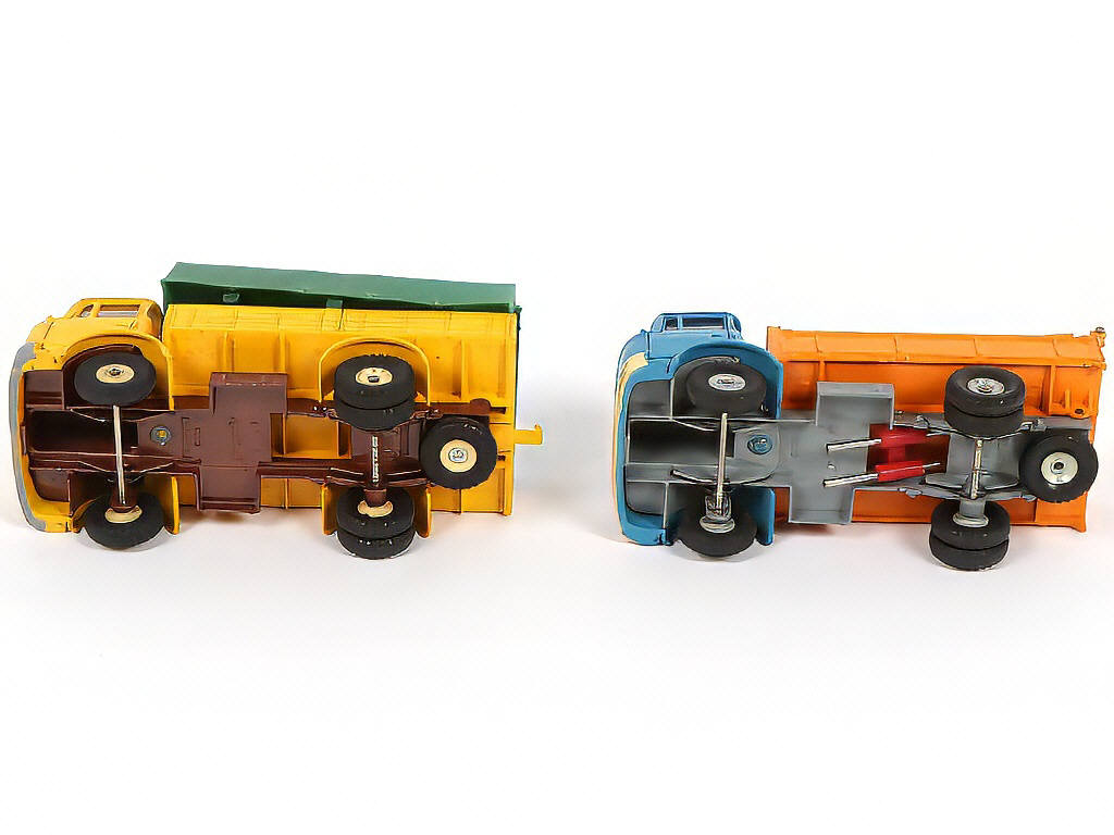 Lot 298 - DINKY TOYS (FRANCE) (2)