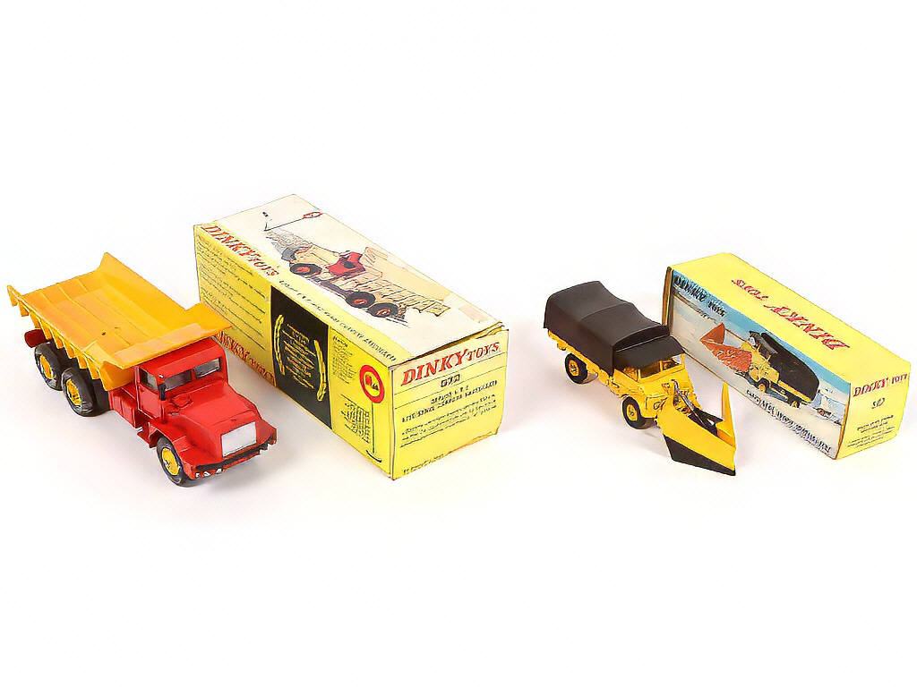 Lot 297 - DINKY TOYS (FRANCE) (2)