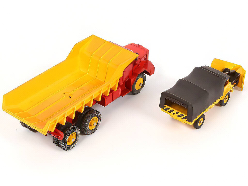 Lot 297 - DINKY TOYS (FRANCE) (2)