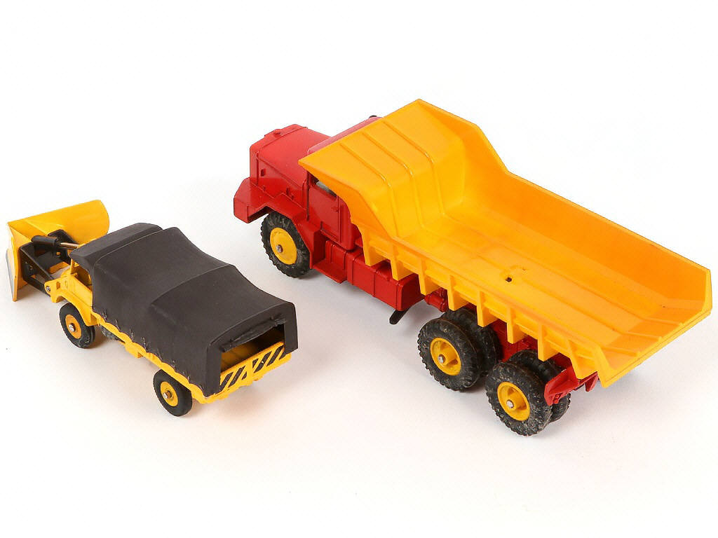 Lot 297 - DINKY TOYS (FRANCE) (2)