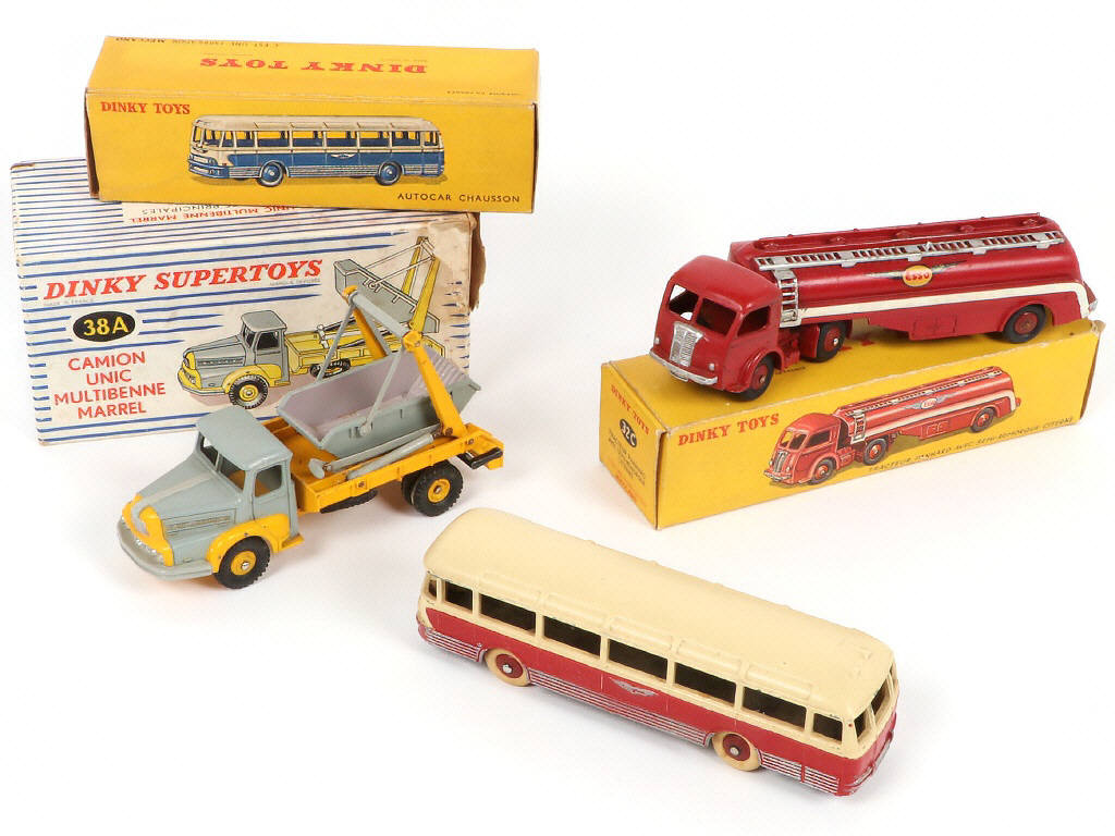 Lot 302 - DINKY TOYS (FRANCE) (3)