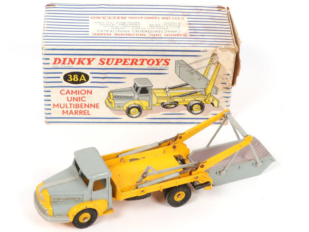 Lot 302 - DINKY TOYS (FRANCE) (3)