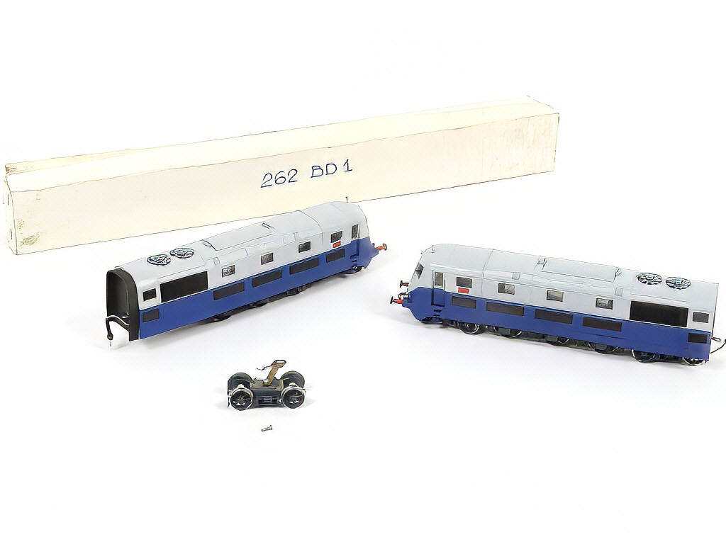 Lot 21 - DIVERS 'HO' (1)