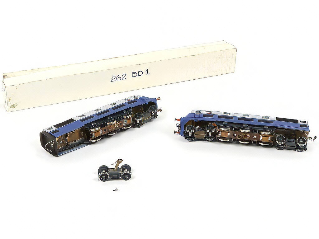 Lot 21 - DIVERS 'HO' (1)