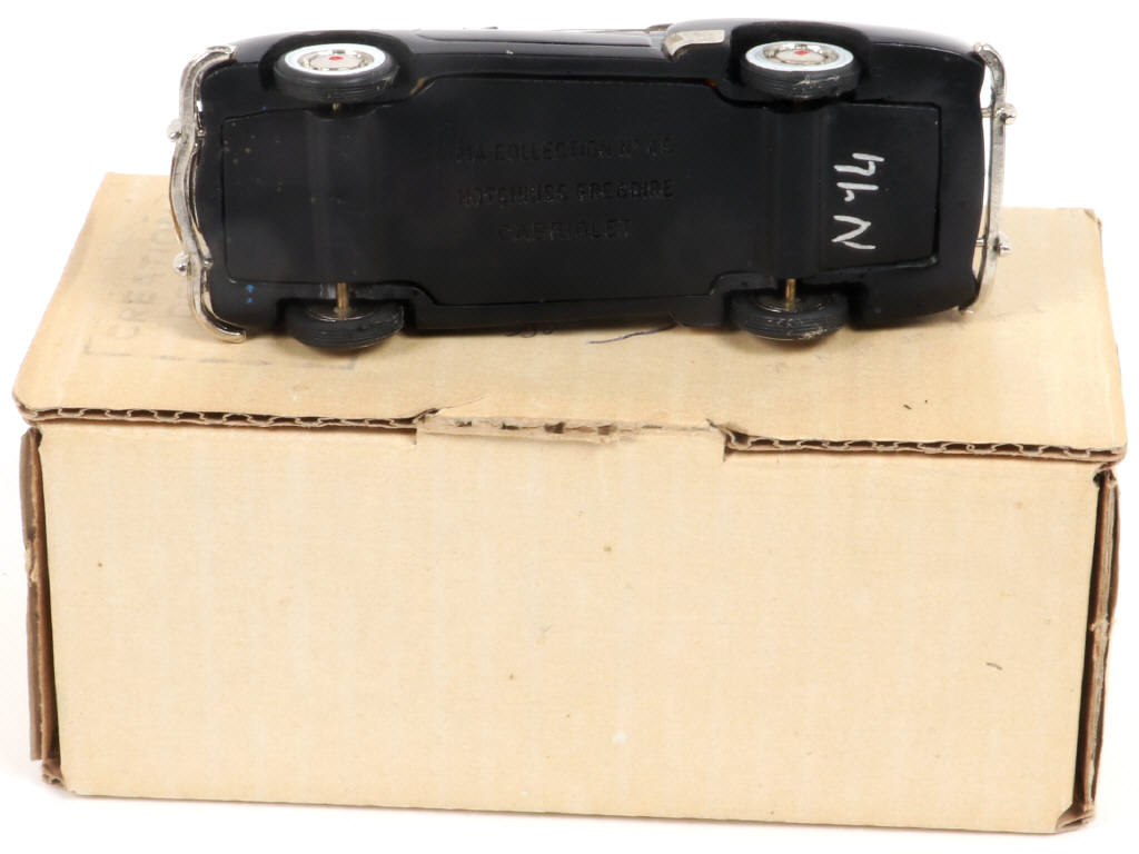 Lot 69 - DIVERS (4)