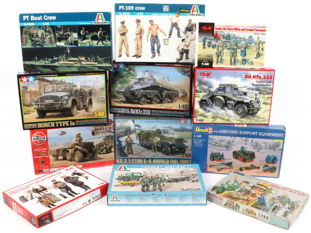 Lot 22 - DIVERS (12)