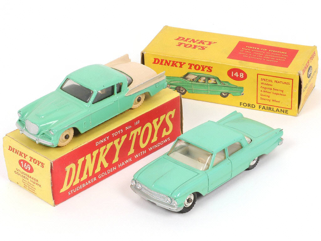 Lot 198 - DINKY TOYS (GB) (2)