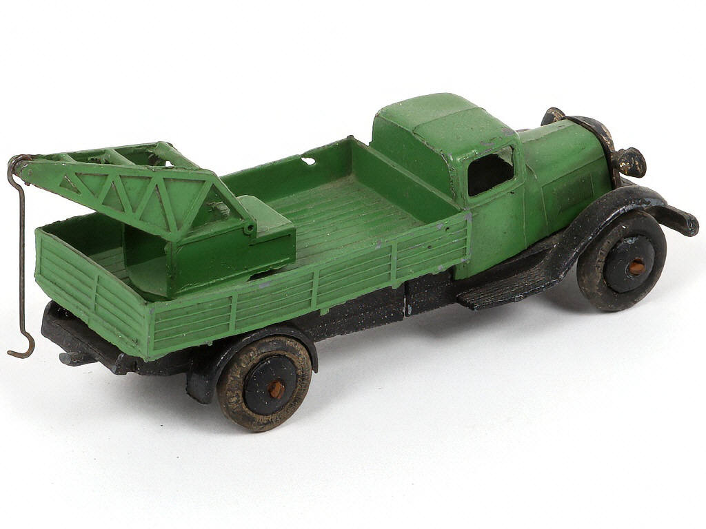 Lot 235 - DINKY TOYS (FRANCE) (1)