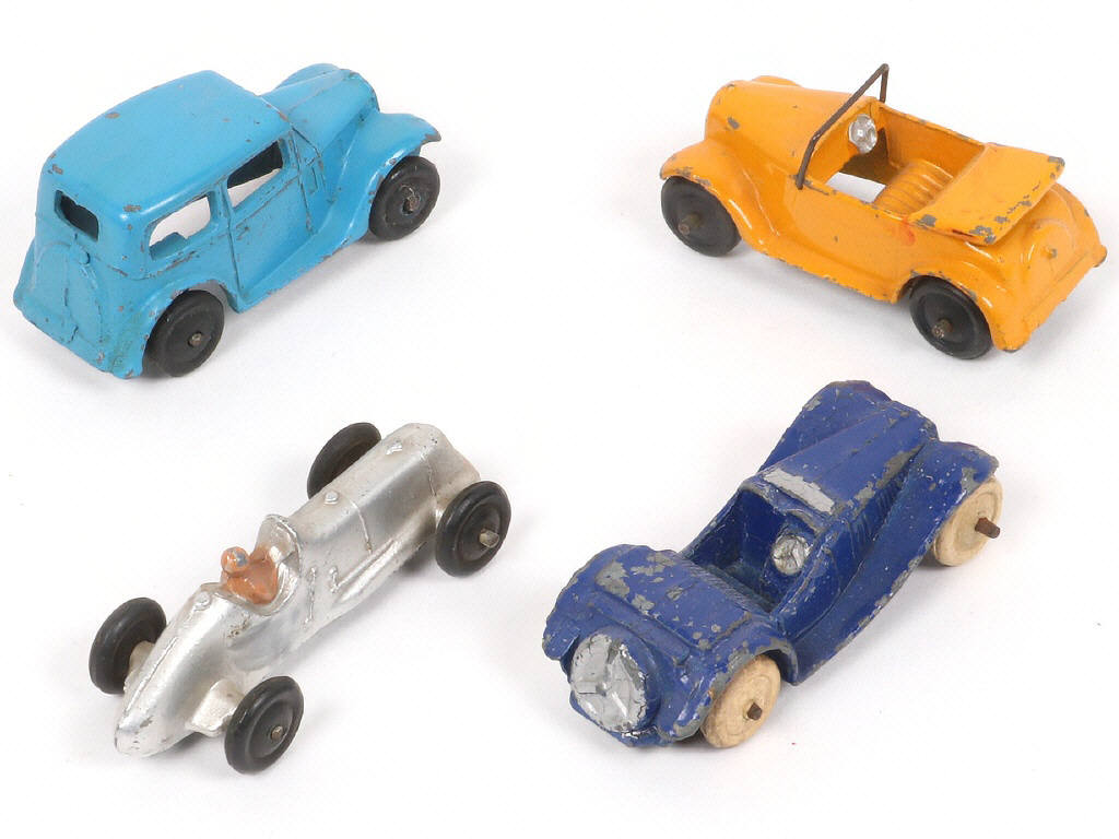 Lot 214 - DINKY TOYS (GB) (4)
