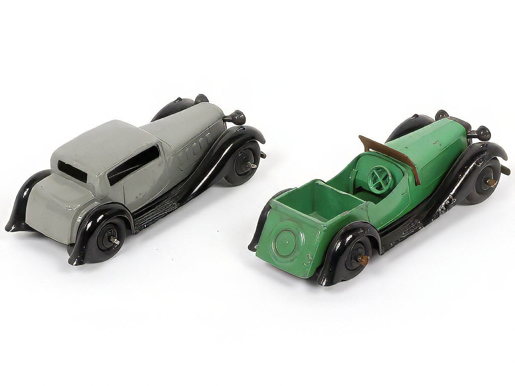Lot 194 - DINKY TOYS (GB) (2)