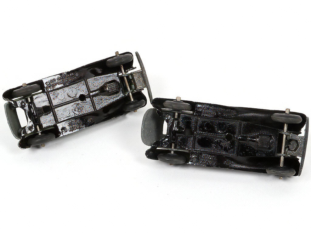 Lot 195 - DINKY TOYS (GB) (2)