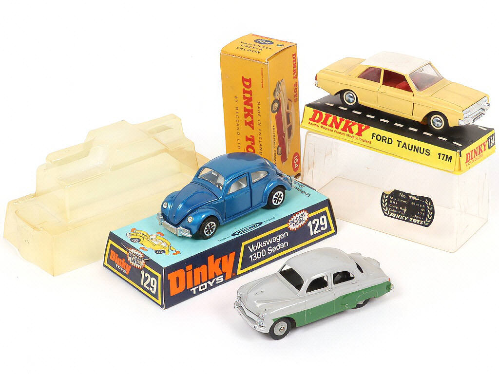 Lot 203 - DINKY TOYS (GB) (3)