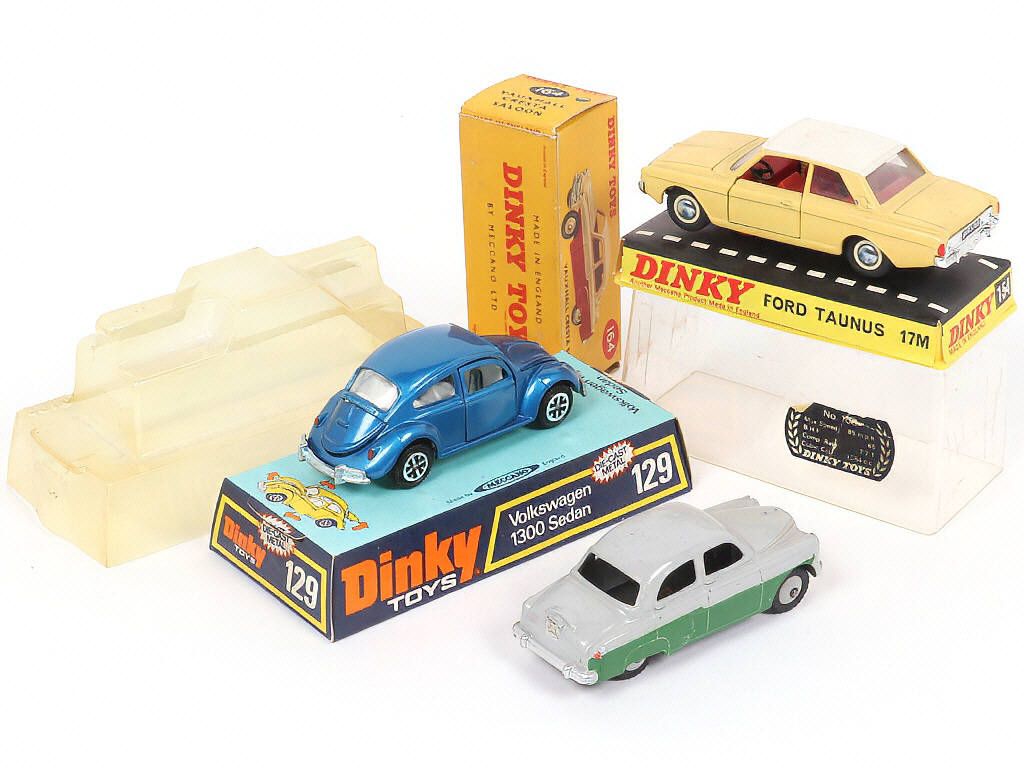 Lot 203 - DINKY TOYS (GB) (3)