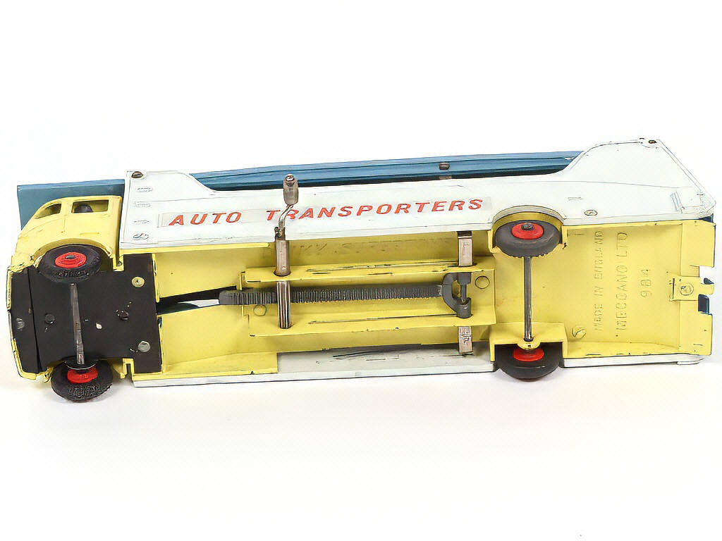 Lot 161 - DINKY TOYS (GB) (1)