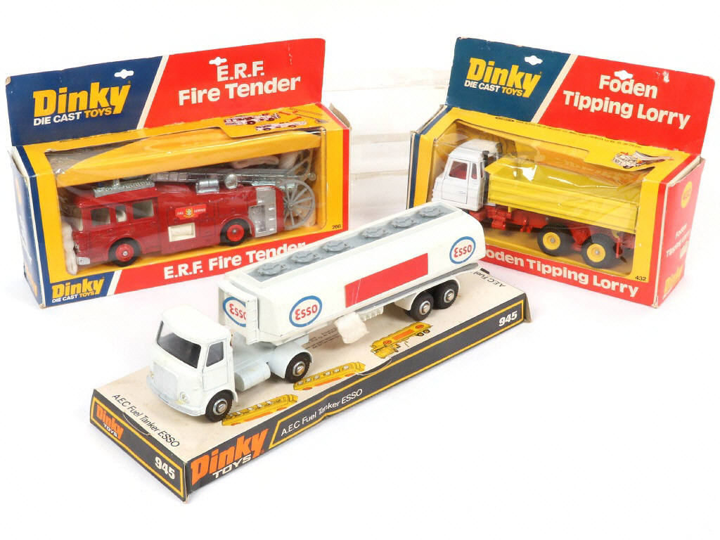 Lot 201 - DINKY TOYS (GB) (3)