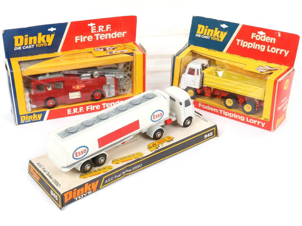 Lot 201 - DINKY TOYS (GB) (3)
