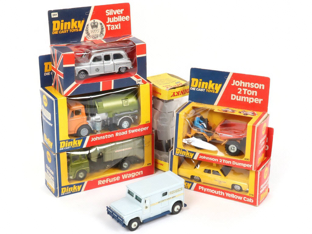 Lot 219 - DINKY TOYS (GB) (6)