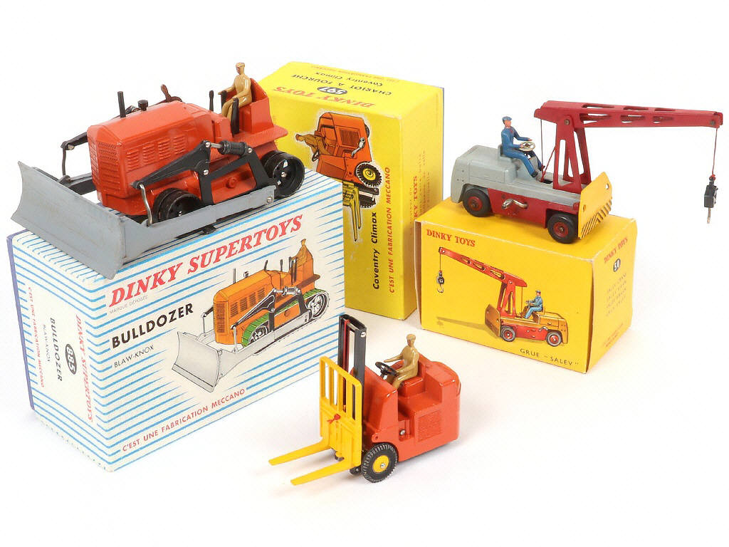 Lot 242 - DINKY TOYS (FRANCE) (3)