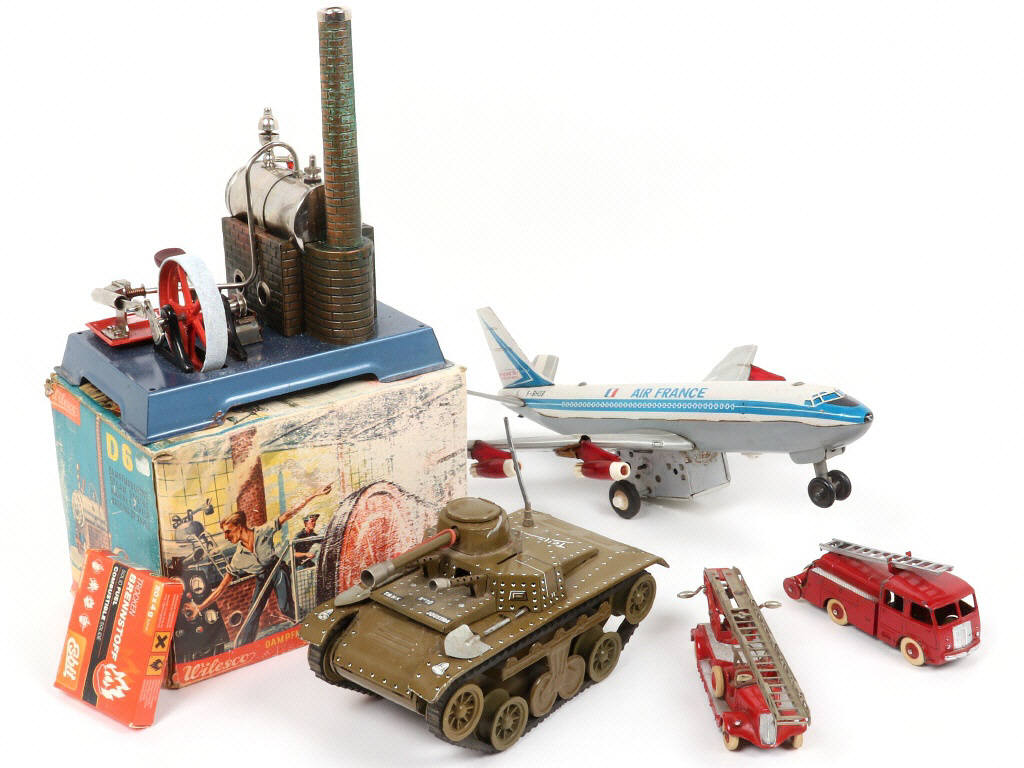 Lot 129 - DIVERS (5)