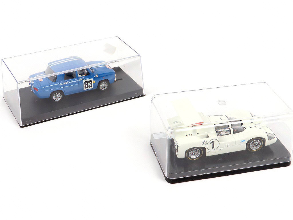 Lot 130 - DIVERS (2)