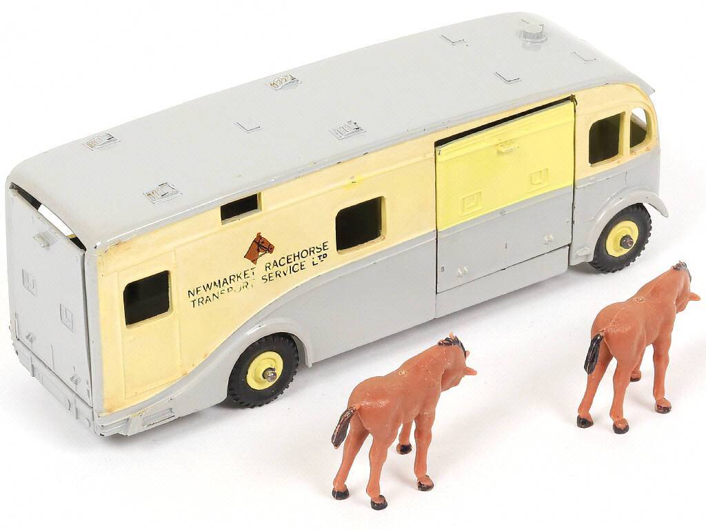 Lot 66 - DINKY TOYS (GB) (1)