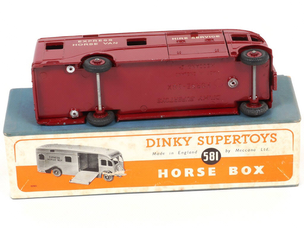 Lot 77 - DINKY TOYS (GB) (1)