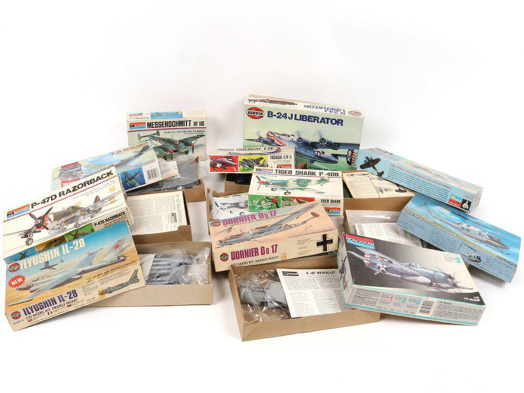 Lot 328 - DIVERS (11)