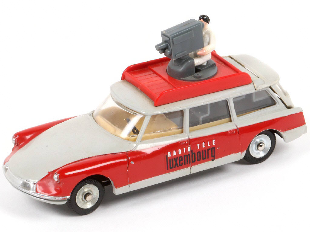 Lot 157 - DINKY TOYS (FRANCE) (1)