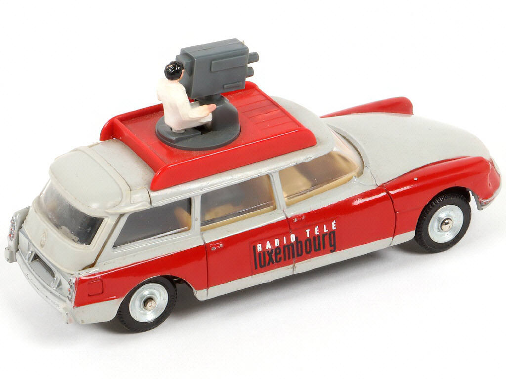 Lot 157 - DINKY TOYS (FRANCE) (1)