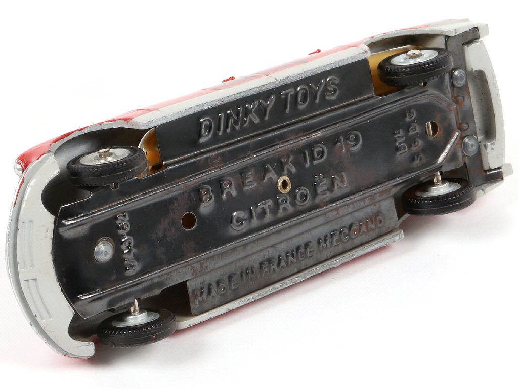 Lot 157 - DINKY TOYS (FRANCE) (1)