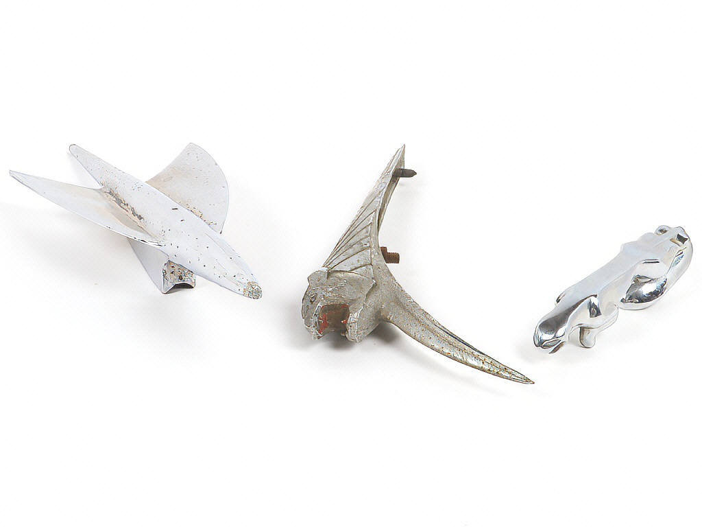 Lot 319 - DIVERS (3)