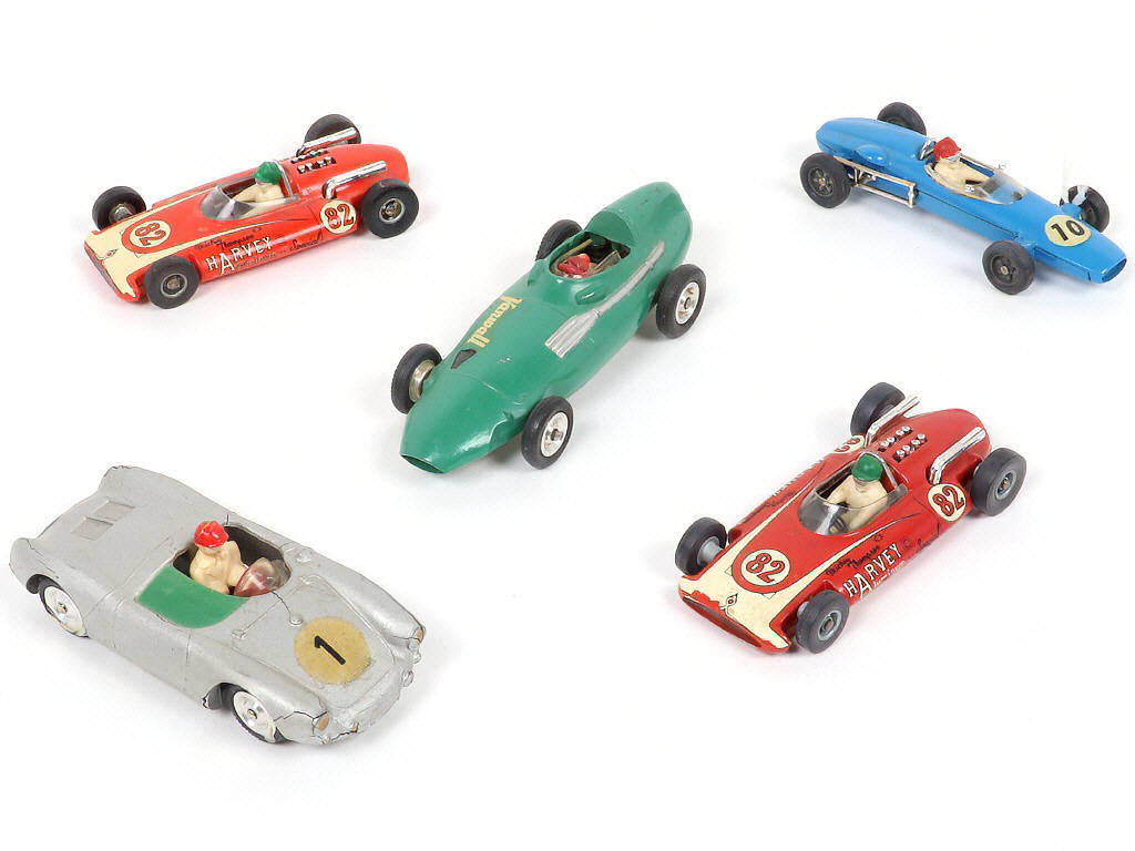 Lot 210 - DINKY TOYS (FRANCE) (5)