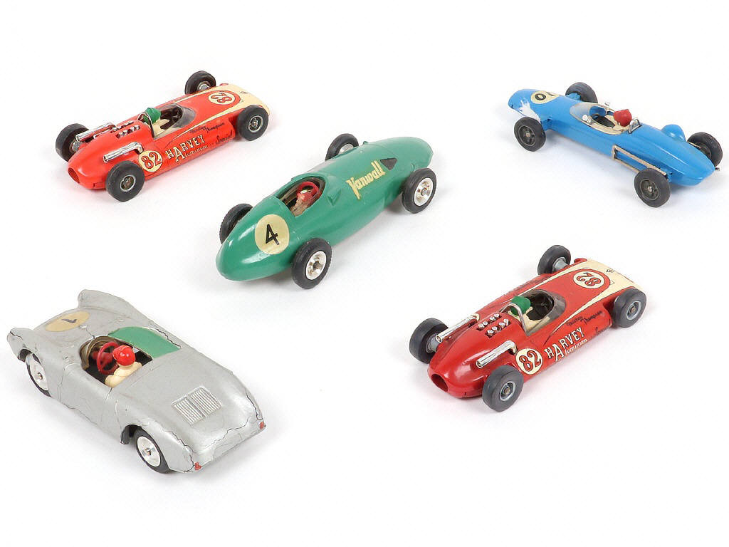 Lot 210 - DINKY TOYS (FRANCE) (5)