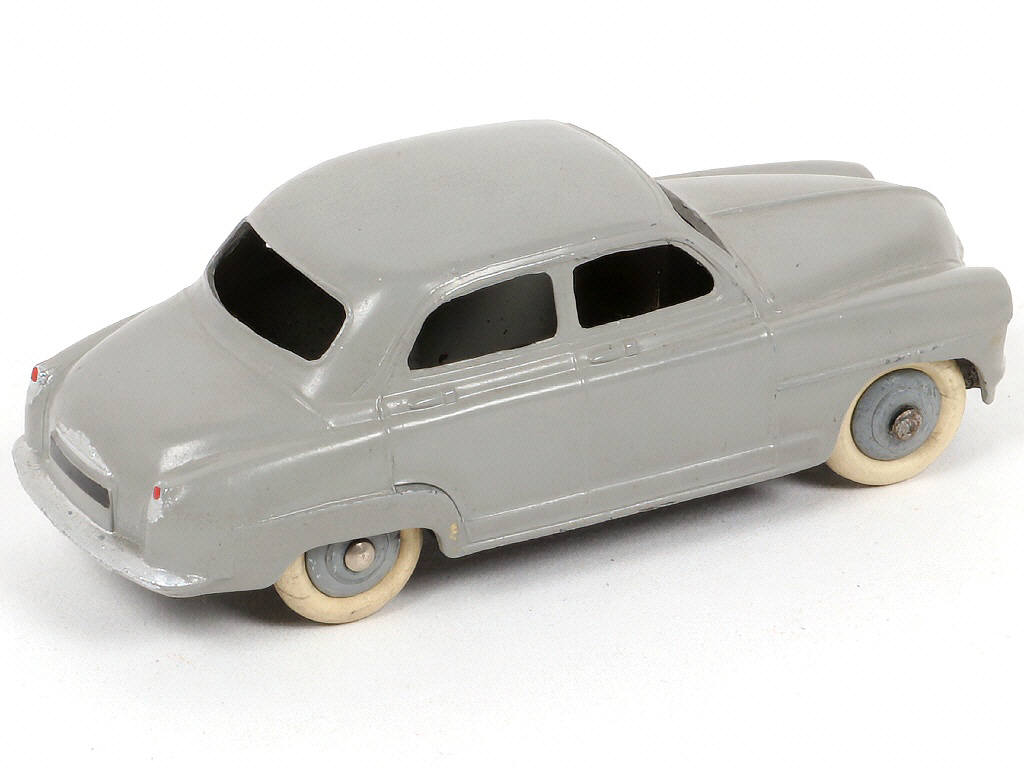 Lot 179 - DINKY TOYS (FRANCE) (1)