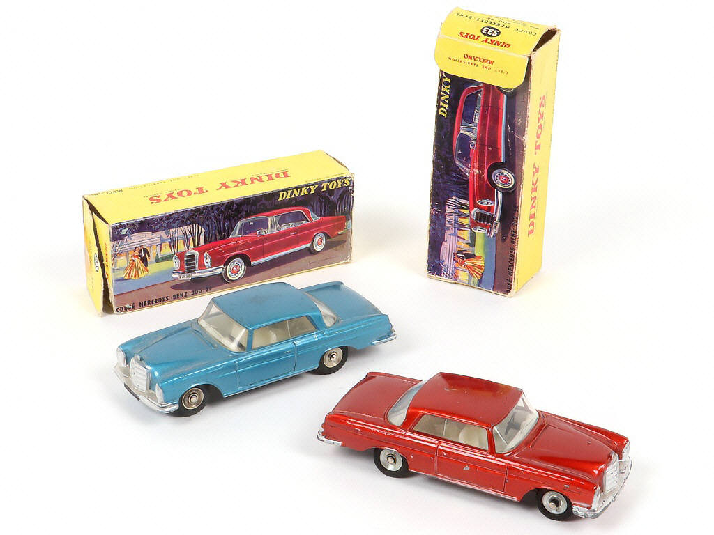 Lot 187 - DINKY TOYS (FRANCE) (2)