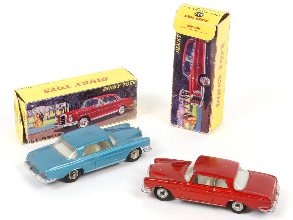 Lot 187 - DINKY TOYS (FRANCE) (2)