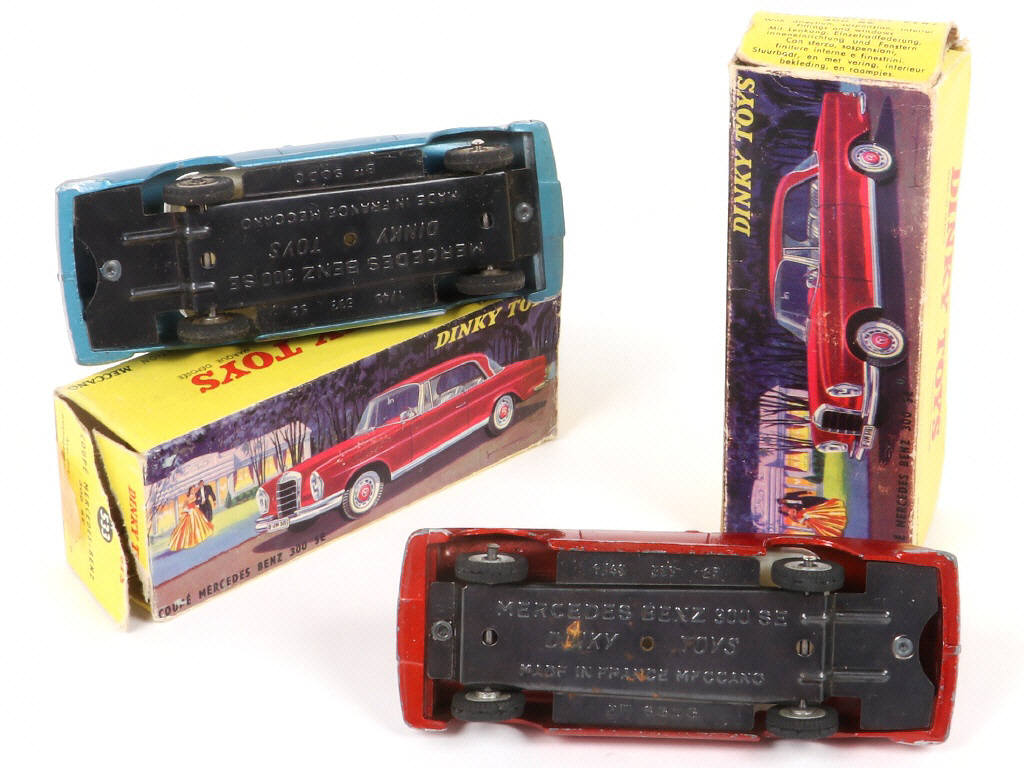 Lot 187 - DINKY TOYS (FRANCE) (2)