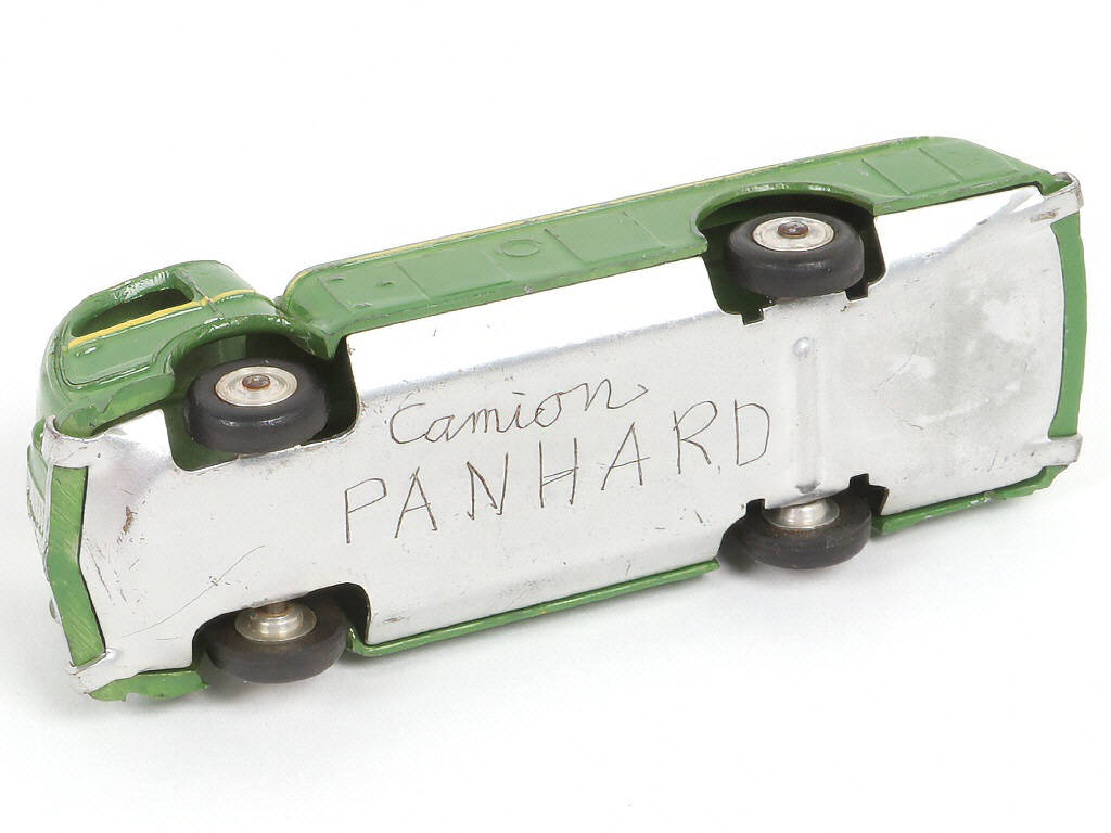 Lot 208 - DINKY TOYS (FRANCE) (3)