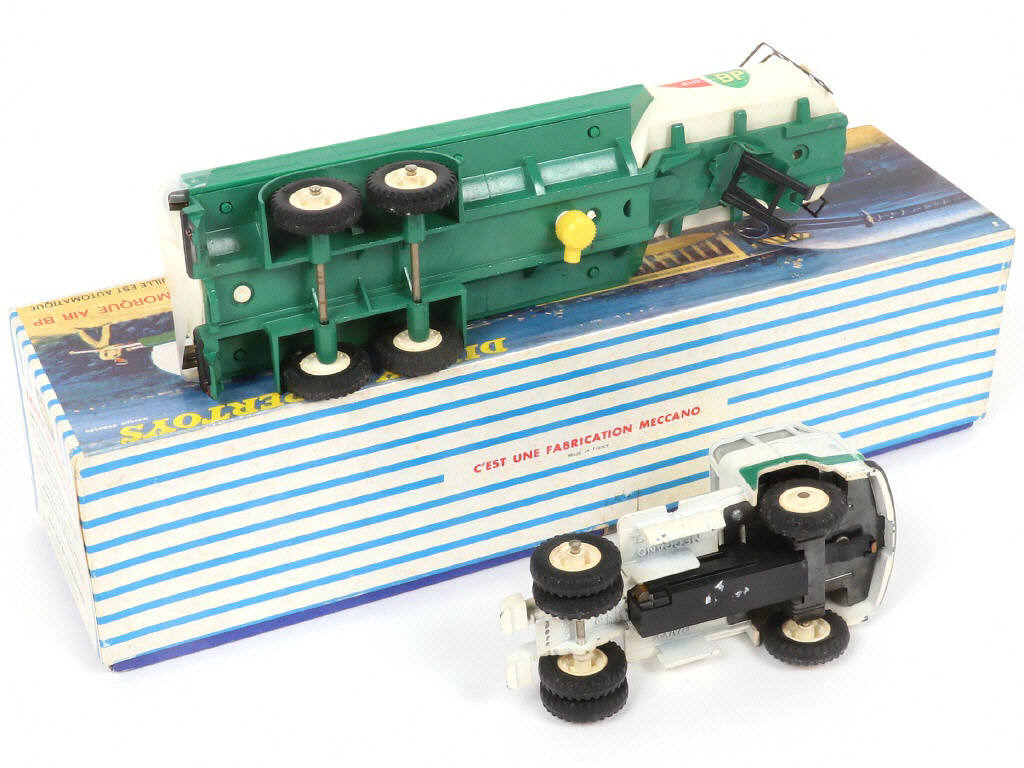 Lot 81 - DINKY TOYS (FRANCE) (1)