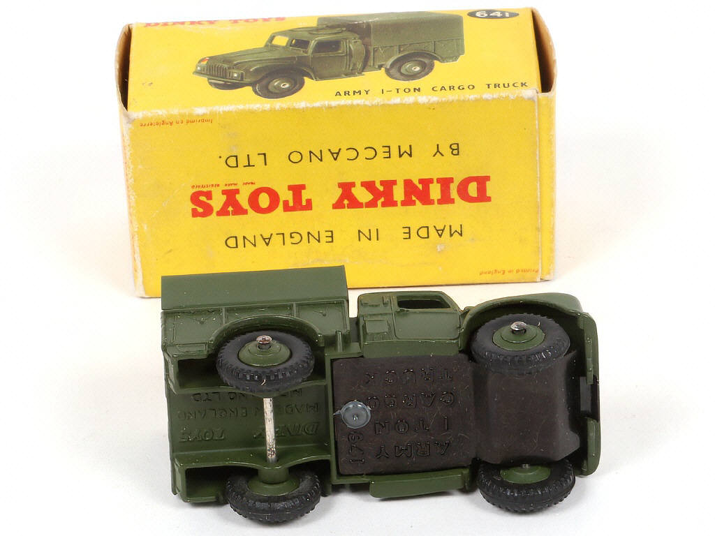 Lot 262 - DINKY TOYS (GB) (1)