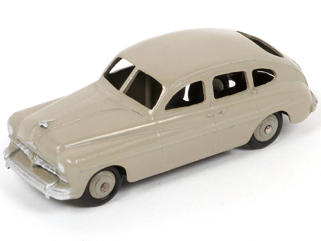 Lot 176 - DINKY TOYS (FRANCE) (1)