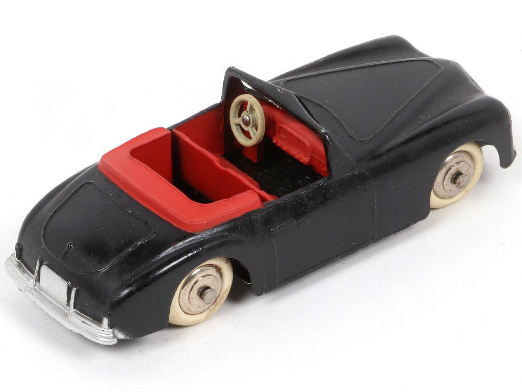 Lot 177 - DINKY TOYS (FRANCE) (1)