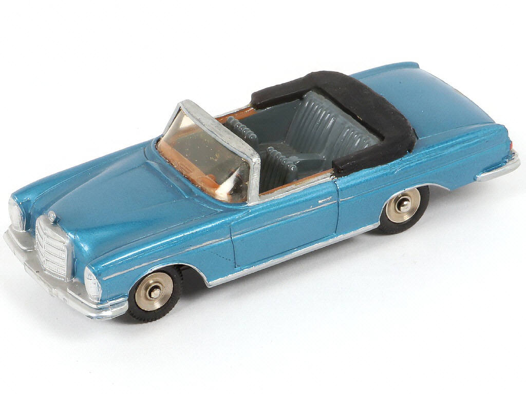 Lot 188 - DINKY TOYS (FRANCE) (1)