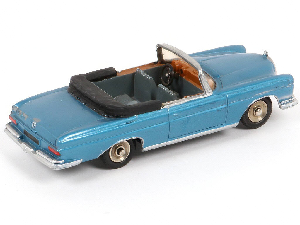 Lot 188 - DINKY TOYS (FRANCE) (1)